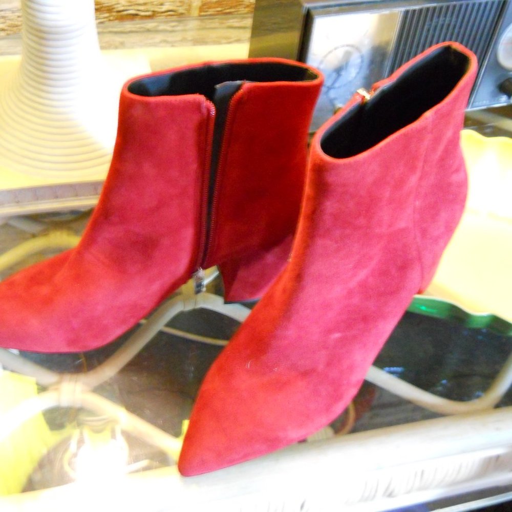 Marc Fisher Tomato Red Suede Shooties! Block Heel! Size 10 M! Beauties! New!